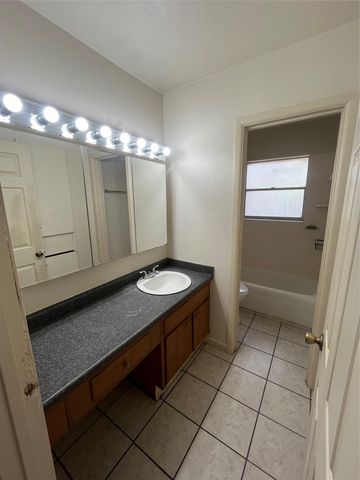 1002 HILLYER ST, San Marcos, TX 78666