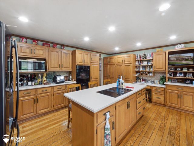 9705 Burning Tree Drive, Grand Blanc, MI 48439