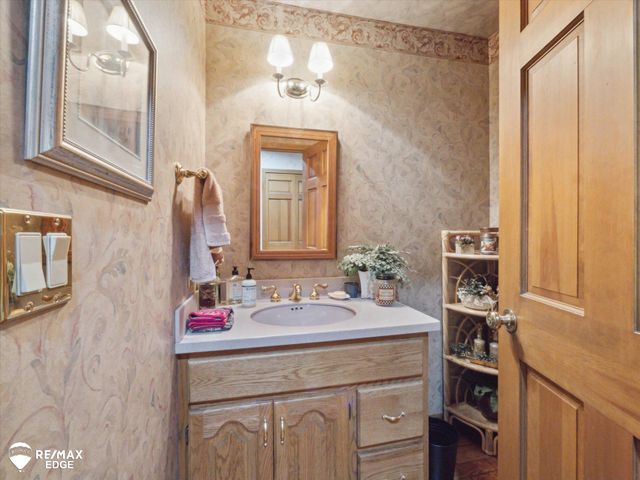 9705 Burning Tree Drive, Grand Blanc, MI 48439