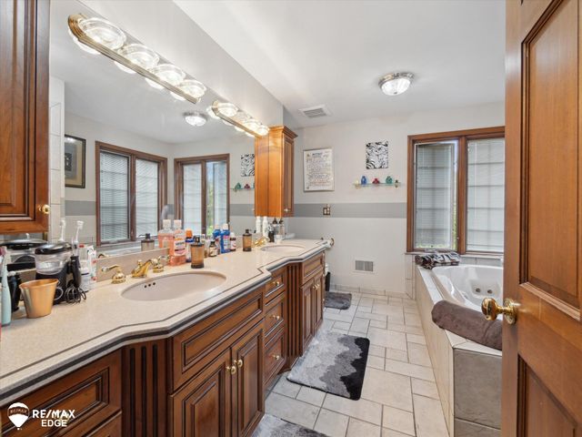 9705 Burning Tree Drive, Grand Blanc, MI 48439
