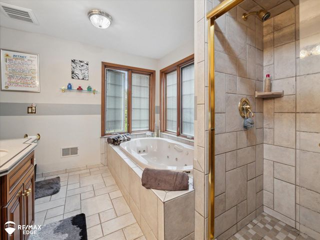 9705 Burning Tree Drive, Grand Blanc, MI 48439