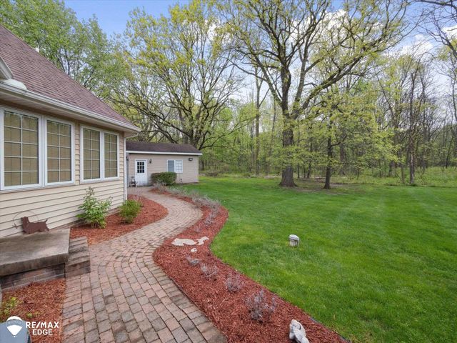 9705 Burning Tree Drive, Grand Blanc, MI 48439