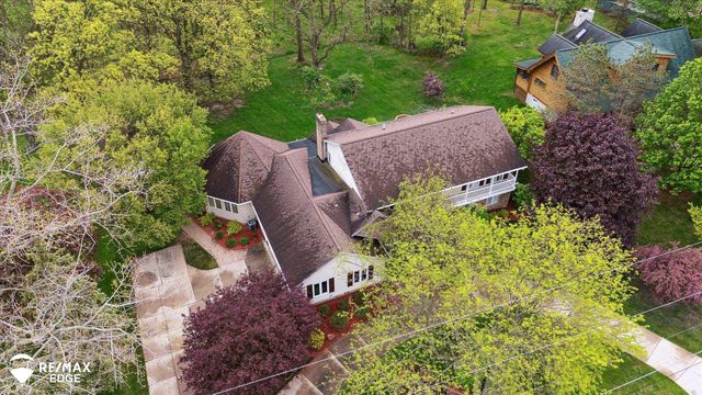 9705 Burning Tree Drive, Grand Blanc, MI 48439