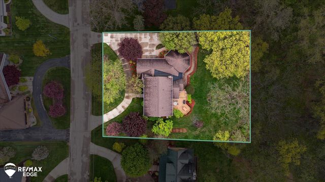 9705 Burning Tree Drive, Grand Blanc, MI 48439