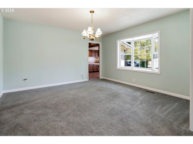 10737 Ne SHAVER St, Portland, OR 97220