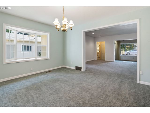 10737 Ne SHAVER St, Portland, OR 97220