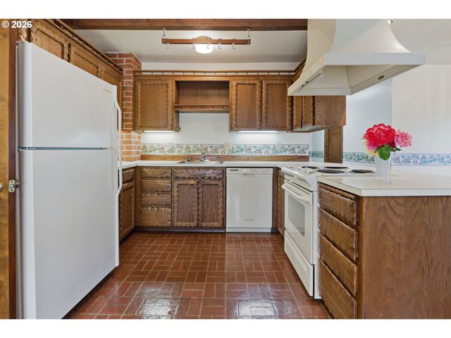 10737 Ne SHAVER St, Portland, OR 97220