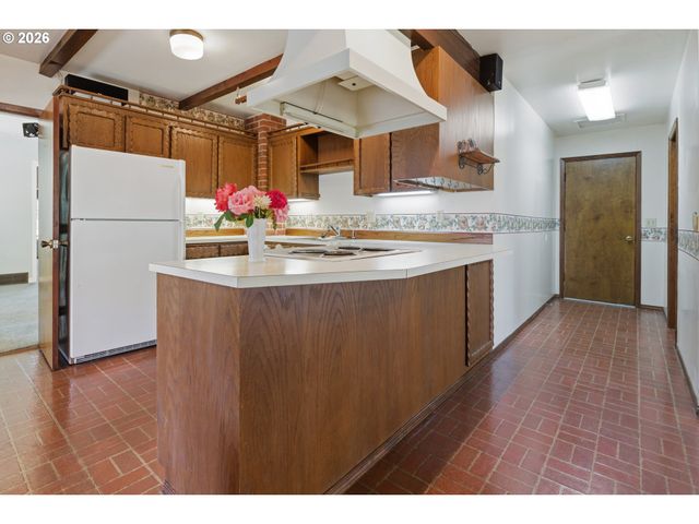 10737 Ne SHAVER St, Portland, OR 97220