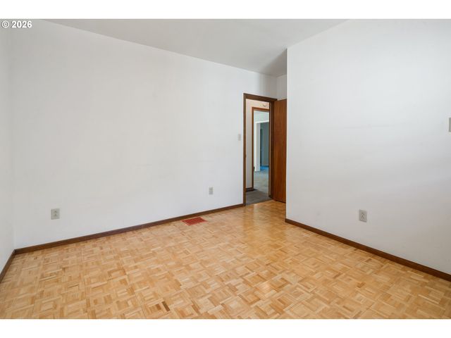 10737 Ne SHAVER St, Portland, OR 97220
