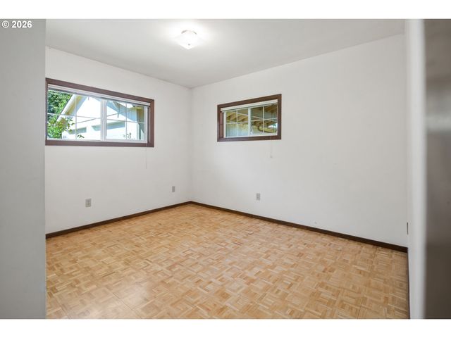 10737 Ne SHAVER St, Portland, OR 97220