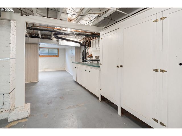 10737 Ne SHAVER St, Portland, OR 97220