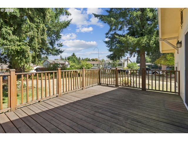 10737 Ne SHAVER St, Portland, OR 97220