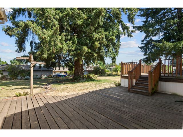 10737 Ne SHAVER St, Portland, OR 97220
