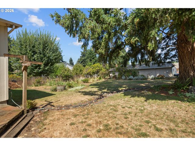 10737 Ne SHAVER St, Portland, OR 97220