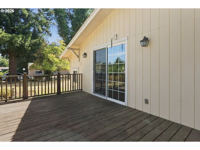 10737 Ne SHAVER St, Portland, OR 97220