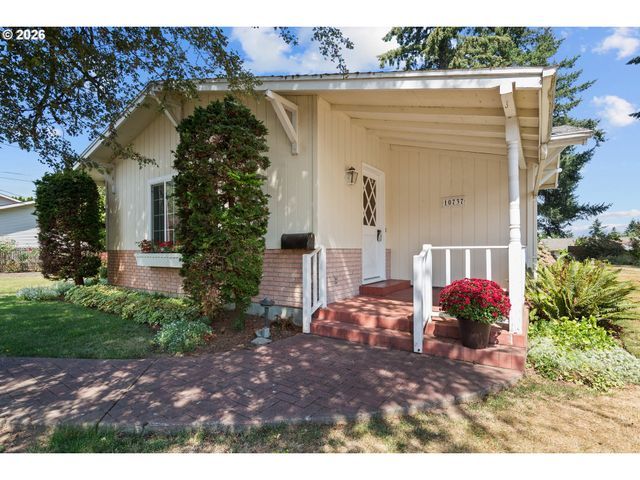 10737 Ne SHAVER St, Portland, OR 97220