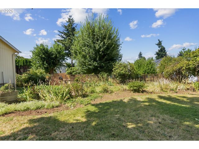 10737 Ne SHAVER St, Portland, OR 97220