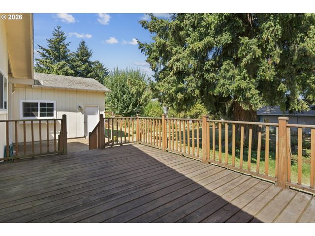 10737 Ne SHAVER St, Portland, OR 97220