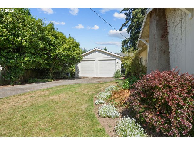 10737 Ne SHAVER St, Portland, OR 97220