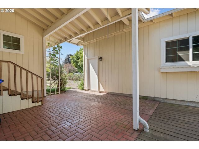 10737 Ne SHAVER St, Portland, OR 97220