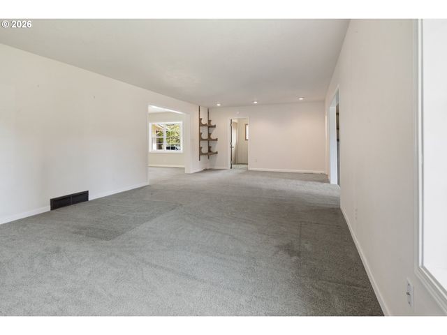 10737 Ne SHAVER St, Portland, OR 97220