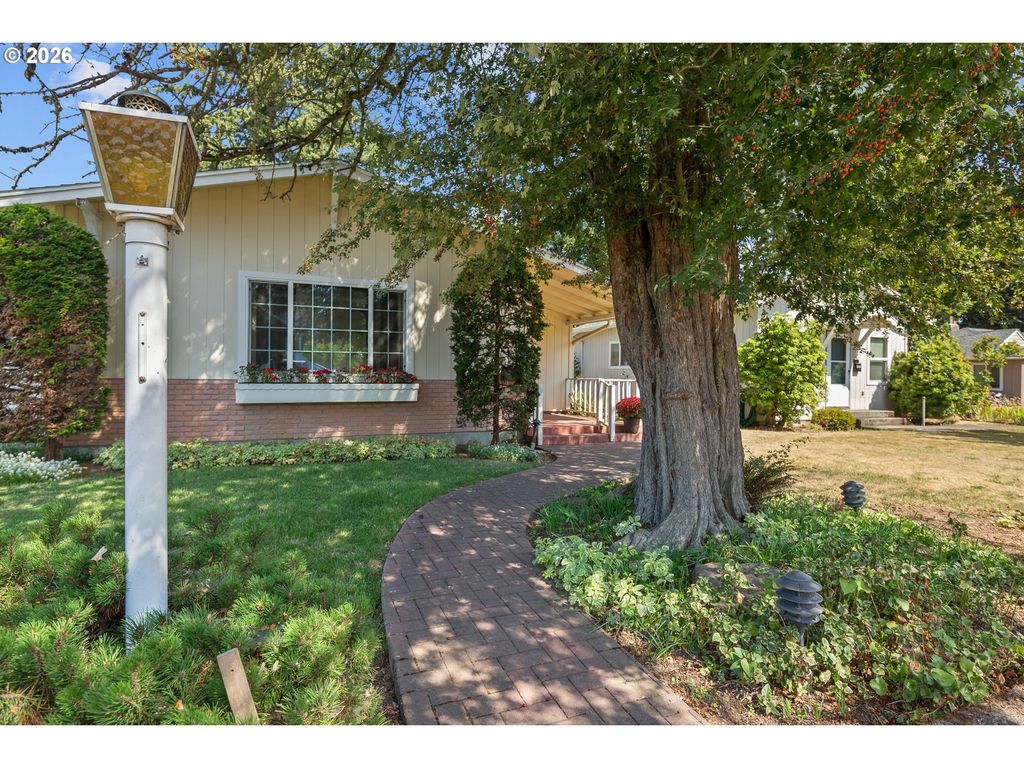 10737 Ne SHAVER St, Portland, OR 97220