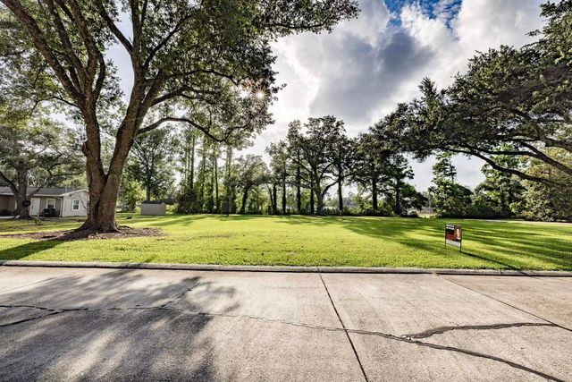 200 Barrios, Houma, LA 70360