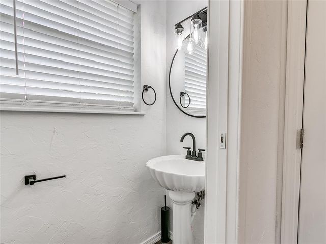 925 N Bradley Avenue, Oklahoma City, OK 73127