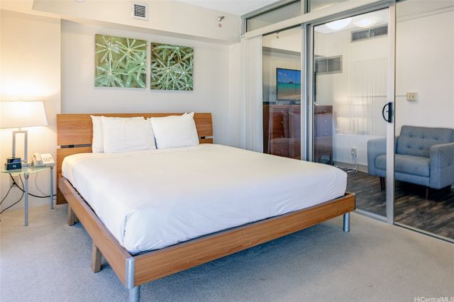 1088 Bishop Street 2001, Honolulu, HI 96813