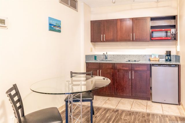 1088 Bishop Street 2001, Honolulu, HI 96813