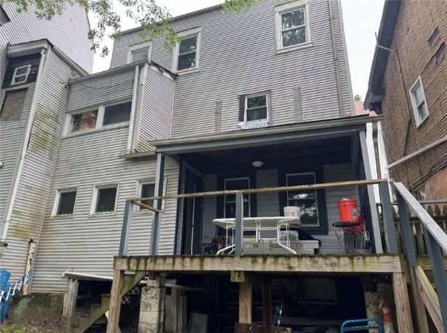 1610 Walz St, Spring Hill, PA 15212
