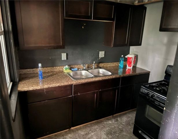 1610 Walz St, Spring Hill, PA 15212