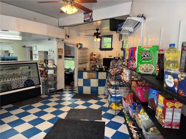 1610 Walz St, Spring Hill, PA 15212