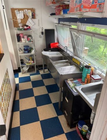 1610 Walz St, Spring Hill, PA 15212