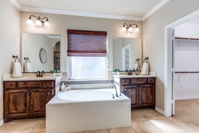 9650 Amberwoods Lane, Frisco, TX 75035