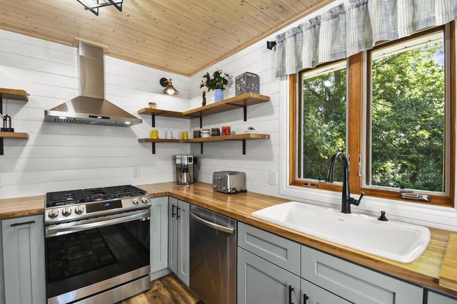 W10508 E Harmony Drive, Lodi, WI 53555