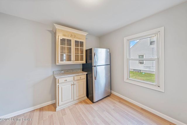 4211 Savage Dr, Louisville, KY 40216