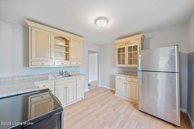 4211 Savage Dr, Louisville, KY 40216