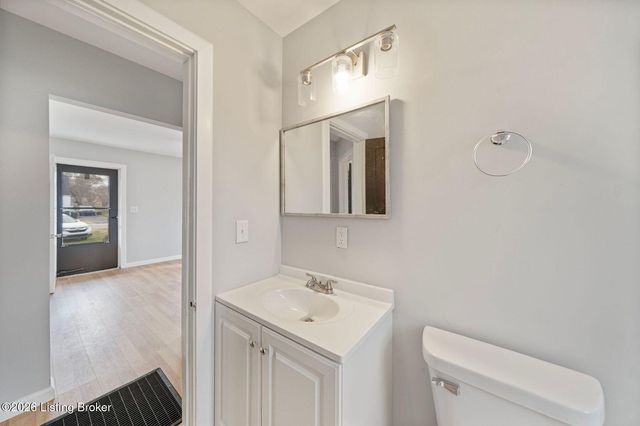 4211 Savage Dr, Louisville, KY 40216