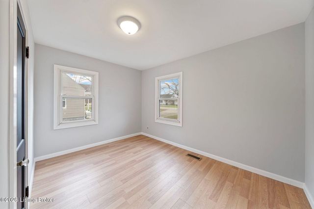 4211 Savage Dr, Louisville, KY 40216