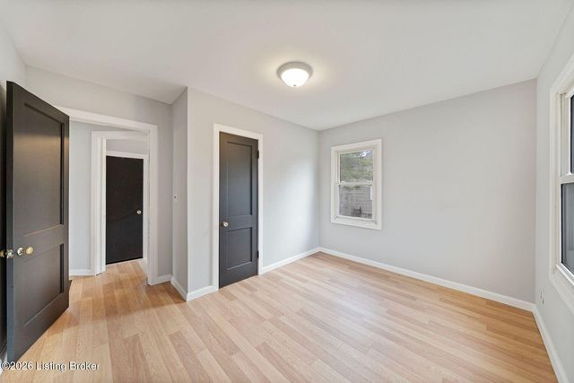 4211 Savage Dr, Louisville, KY 40216