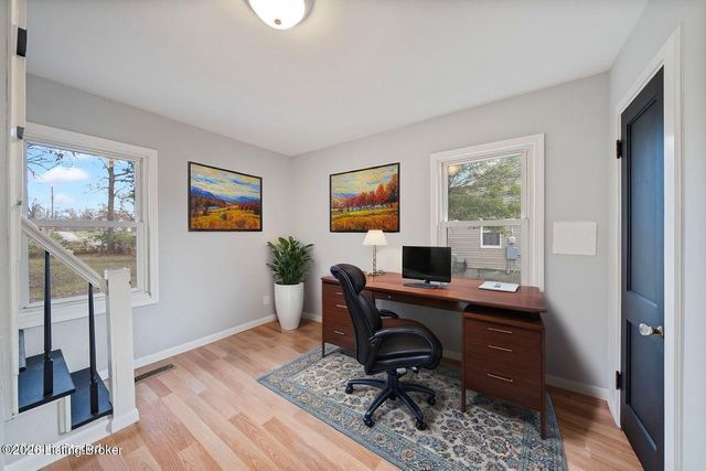 4211 Savage Dr, Louisville, KY 40216