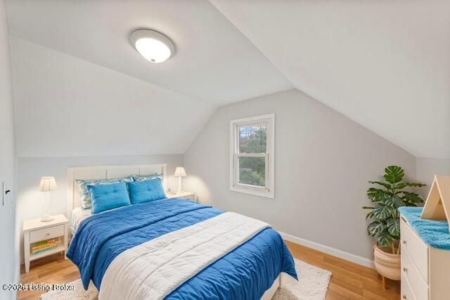 4211 Savage Dr, Louisville, KY 40216