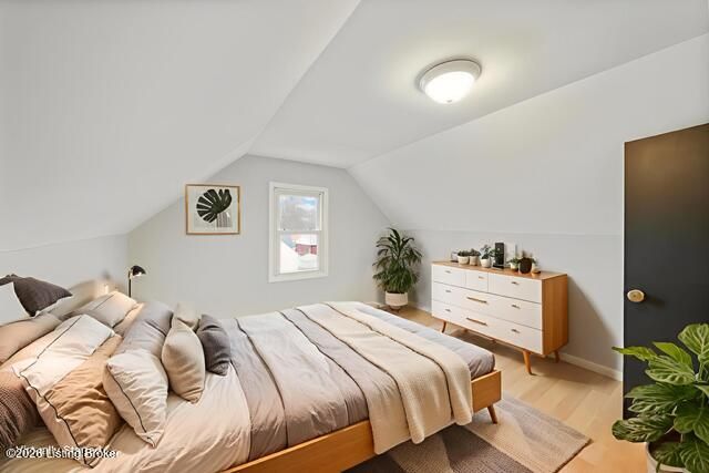 4211 Savage Dr, Louisville, KY 40216