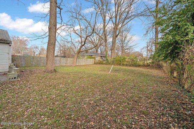 4211 Savage Dr, Louisville, KY 40216