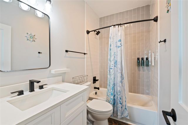 3920 2nd Street, Galveston, TX 77554