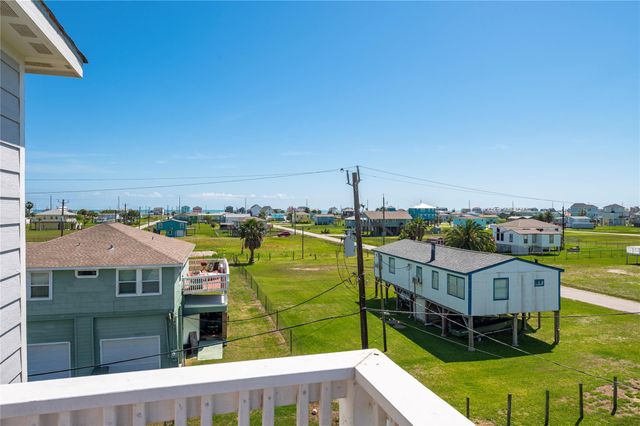 3920 2nd Street, Galveston, TX 77554