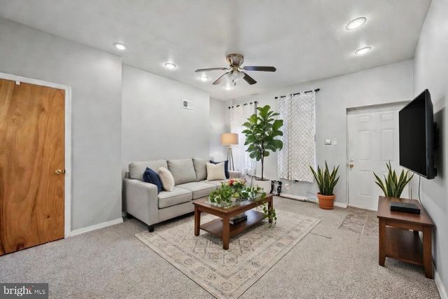 2009 N GRATZ ST, Philadelphia, PA 19121