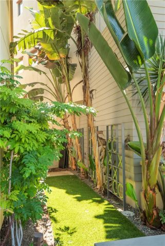 12837 N Seaglass, Los Angeles, CA 90094