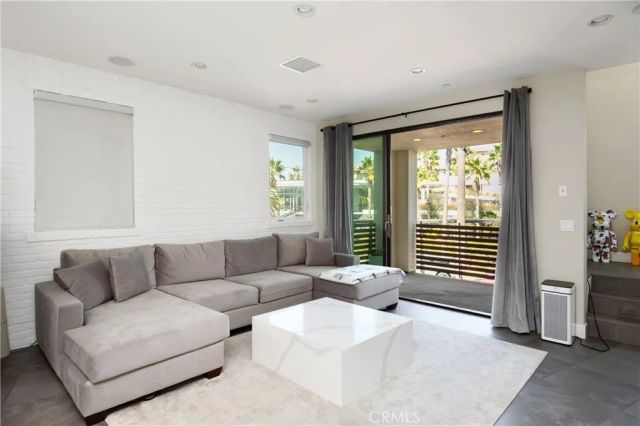 12837 N Seaglass, Los Angeles, CA 90094